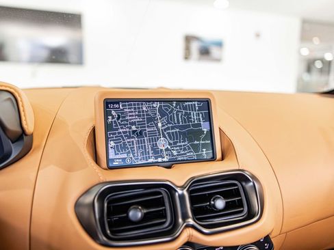 Used 2023 Aston Martin V8 Vantage Coupe image 23