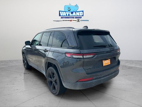 Certified 2025 Jeep Grand Cherokee Altitude AWD/4WD image 3
