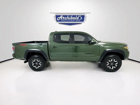 Used 2022 Toyota Tacoma TRD Off-Road w/ Technology Package AWD/4WD image 9