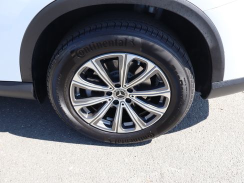 Used 2024 Mercedes-Benz GLC 300 4MATIC image 36