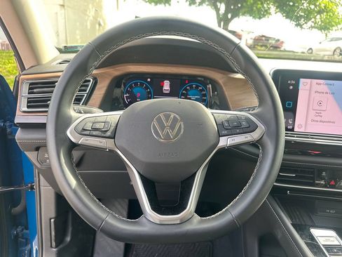 Used 2025 Volkswagen Atlas SE w/ Panoramic Sunroof Package FWD image 45