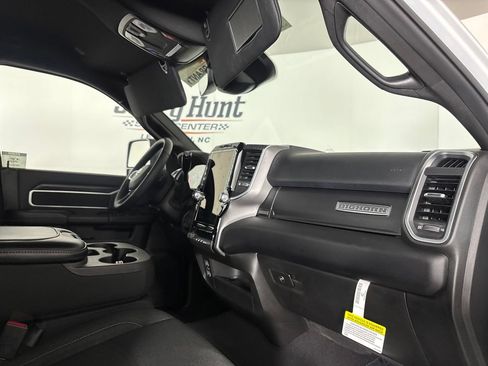 Used 2025 RAM 2500 Big Horn AWD/4WD image 31