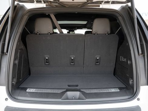 Used 2025 GMC Yukon AT4 AWD/4WD image 46