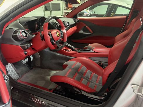 Used 2020 Ferrari 812 Superfast RWD image 28