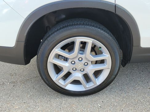 Used 2024 Honda Passport EX-L image 12