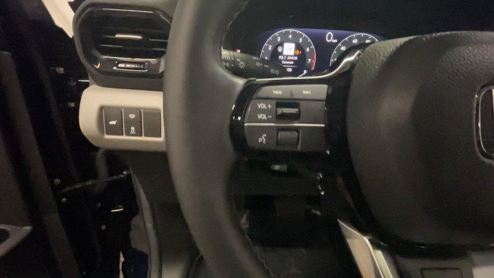 Used 2025 Honda Pilot Elite image 33