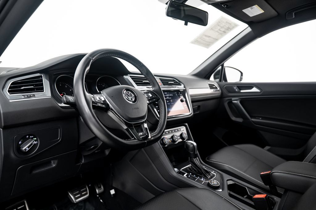 Used 2021 Volkswagen Tiguan SE R-Line AWD/4WD image 4