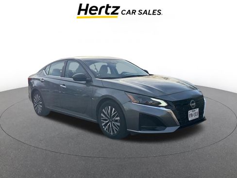 Used 2025 Nissan Altima 2.5 SV image 1
