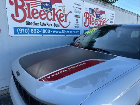 Used 2022 Jeep Grand Cherokee Trailhawk image 9