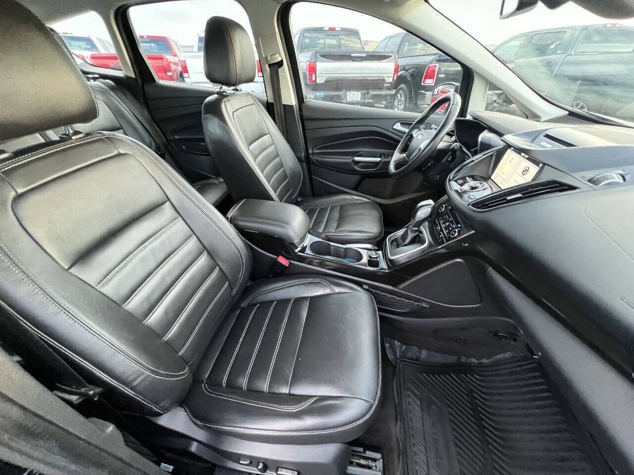 Used 2017 Ford C-MAX Titanium w/ Interior Protection Package FWD image 7