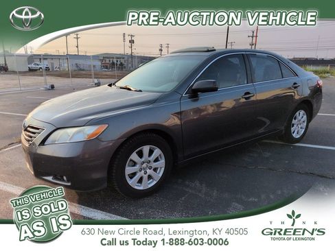 Used 2009 Toyota Camry XLE w/ Leather Pkg FWD image 1