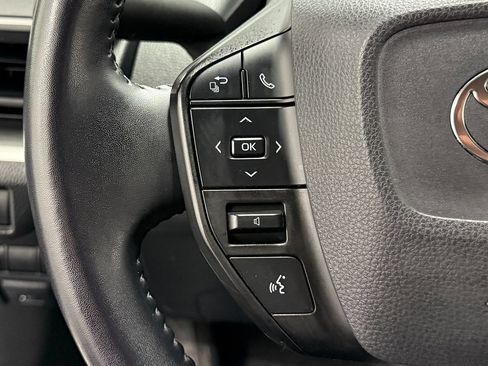 Used 2023 Toyota Prius LE FWD image 17