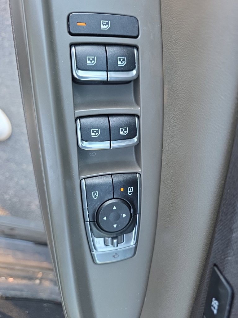 Used 2025 Kia Carnival EX FWD image 14