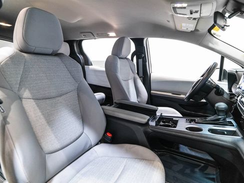Certified 2025 Toyota Sienna LE FWD image 15