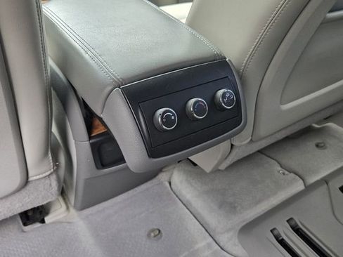 Used 2011 Buick Enclave CXL image 22
