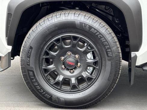 Certified 2025 Toyota 4Runner TRD Off-Road Premium AWD/4WD image 34