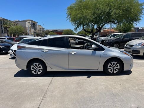 Used 2017 Toyota Prius Three w/ Carpet Mat Package FWD image 3
