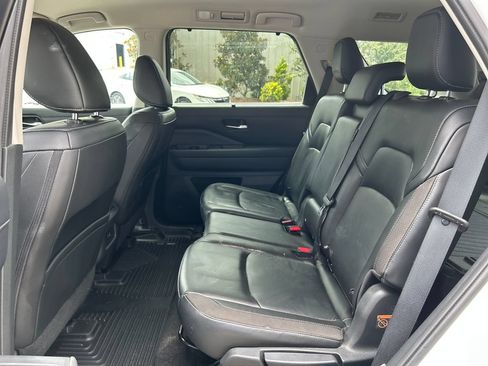 Used 2023 Nissan Pathfinder SL FWD image 13