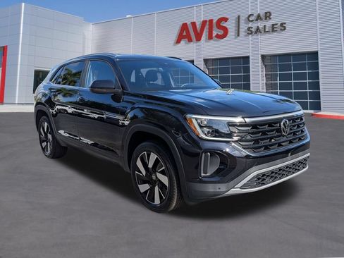 Used 2025 Volkswagen Atlas Cross Sport SE FWD image 3