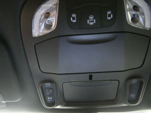 Used 2025 Chrysler Pacifica Limited FWD image 19