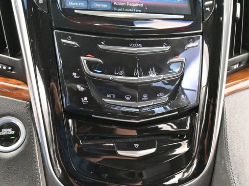 Used 2017 Cadillac Escalade ESV Luxury image 28