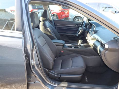 Used 2025 Nissan Altima 2.5 SV FWD image 22