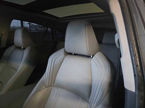 Used 2024 Toyota Venza Limited image 25