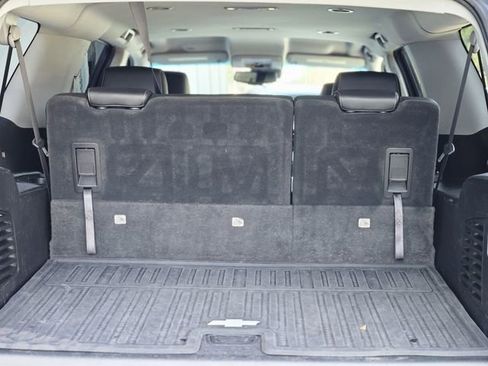Used 2018 Chevrolet Suburban LT image 30
