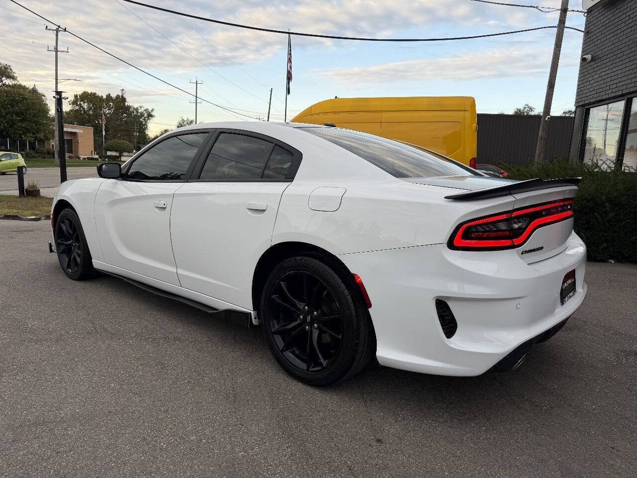 Used 2018 Dodge Charger SXT w/ Blacktop Package RWD image 8
