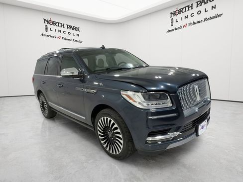 Used 2021 Lincoln Navigator Black Label w/ Cargo Convenience Package AWD/4WD image 7