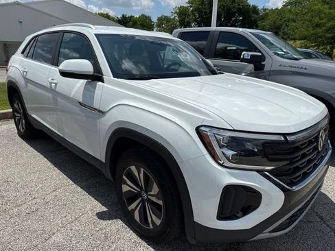 Used 2024 Volkswagen Atlas Cross Sport SE FWD image 6