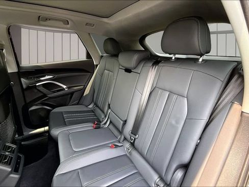 Used 2025 Audi Q5 Premium w/ Convenience Package AWD/4WD image 22