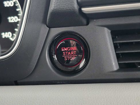 New 2025 Honda Pilot Touring image 31