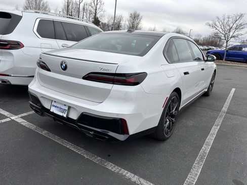 Used 2023 BMW 760i xDrive w/ Executive Package image 21