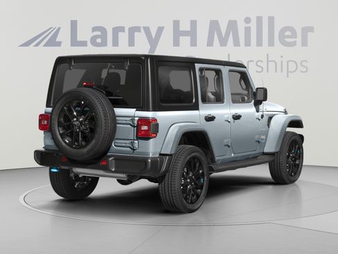 Used 2023 Jeep Wrangler Unlimited w/ Sun & Screen Package AWD/4WD image 3