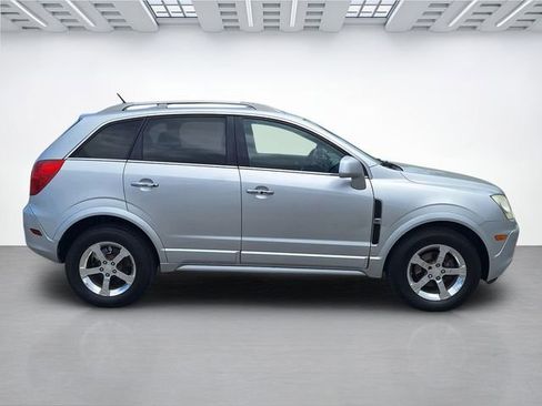 Used 2013 Chevrolet Captiva Sport LT FWD image 3