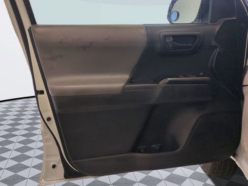 Used 2022 Toyota Tacoma SR RWD image 10