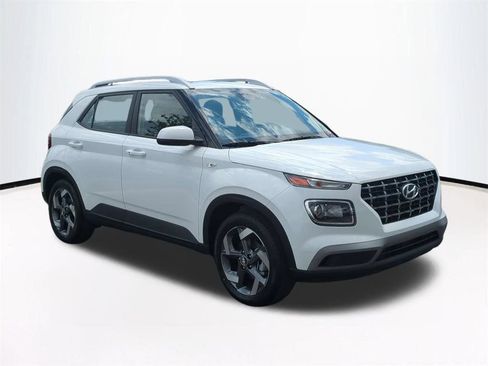 New 2026 Hyundai Venue SEL FWD image 2