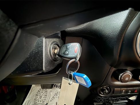 Used 2012 Jeep Wrangler Unlimited Sahara image 25