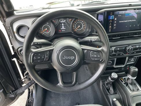 Used 2024 Jeep Gladiator Sport AWD/4WD image 16