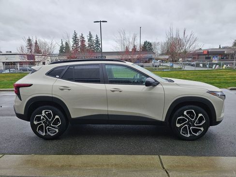 Used 2026 Chevrolet Trax RS w/ Sunroof Package image 6