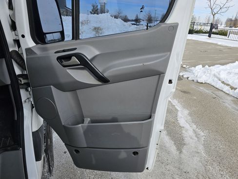 Used 2015 Mercedes-Benz Sprinter 2500 image 11