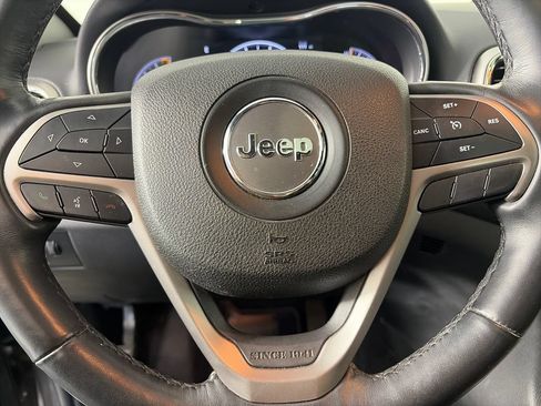 Used 2018 Jeep Grand Cherokee Altitude AWD/4WD image 16