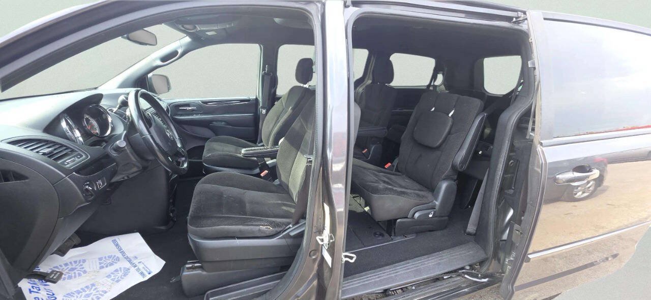 Used 2017 Dodge Grand Caravan SE FWD image 7