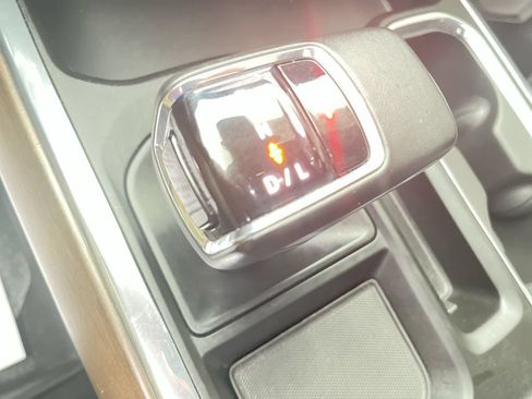 Used 2024 Chevrolet Silverado 1500 High Country w/ High Country Premium Package AWD/4WD image 24