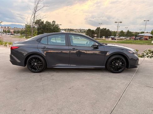 Used 2026 Toyota Camry Hybrid FWD image 8