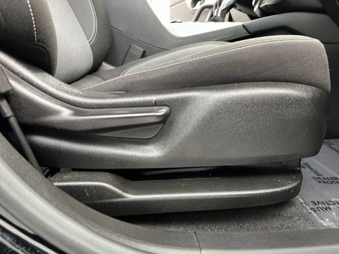 Used 2025 Chevrolet Blazer LT FWD image 23