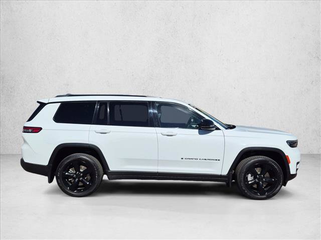 Used 2024 Jeep Grand Cherokee L Laredo AWD/4WD image 4