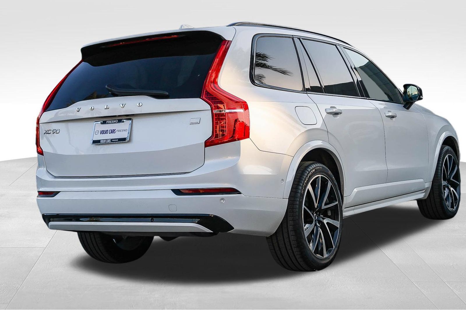 Used 2023 Volvo XC90 T8 Ultimate w/ Protection Package Premier AWD/4WD image 4