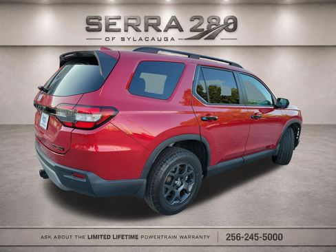 Used 2025 Honda Pilot TrailSport image 5